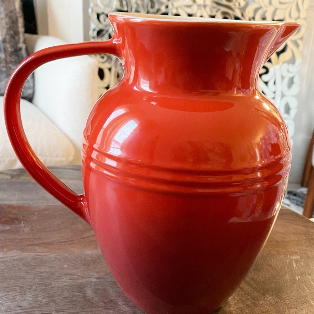 SOLD! Le Creuset Large 2.2 L pitcher in Cerise